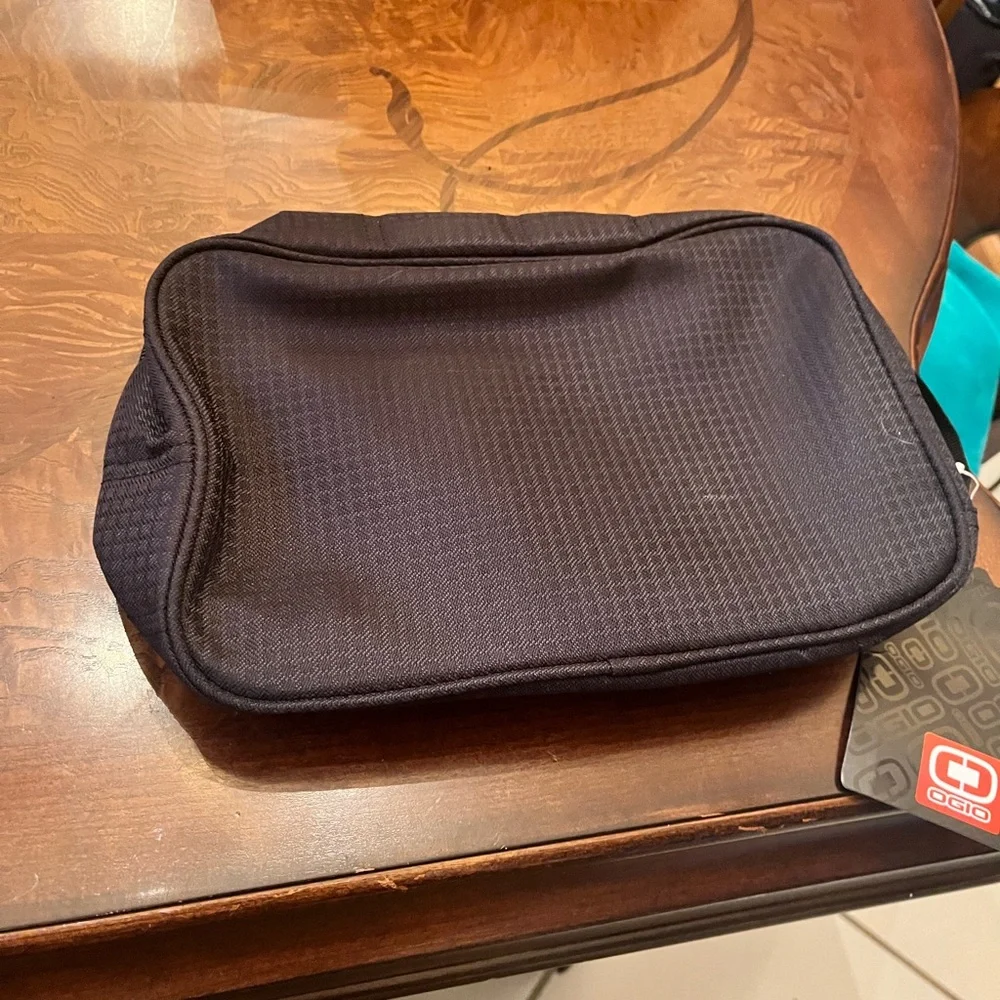NWT OGIO travel accessory bag black with welcome to Nashville logo on the front